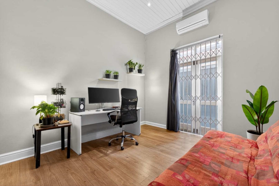 2 Bedroom Property for Sale in Oranjezicht Western Cape